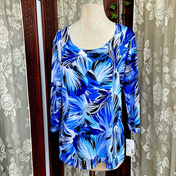 Blue Floral Stretch Top ๐ - Picture 1 of 6